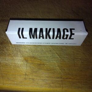 IL MAKIAGE Uncensored Lip Plumper in White Box